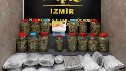 İzmir'de zehir tacirlerine operasyon