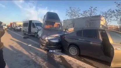 Kartal’da 4 aracın karıştığı zincirleme kaza