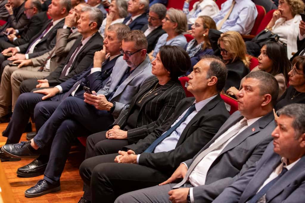 Başkan Tugay kentin geleceği “İzmirNİP2054”ü tanıttı