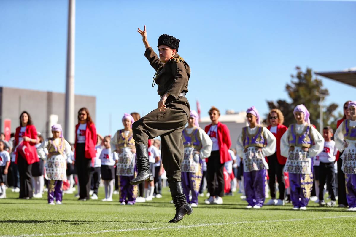 Aliağa Cumhuriyetin 102. Yaşını Kutluyor