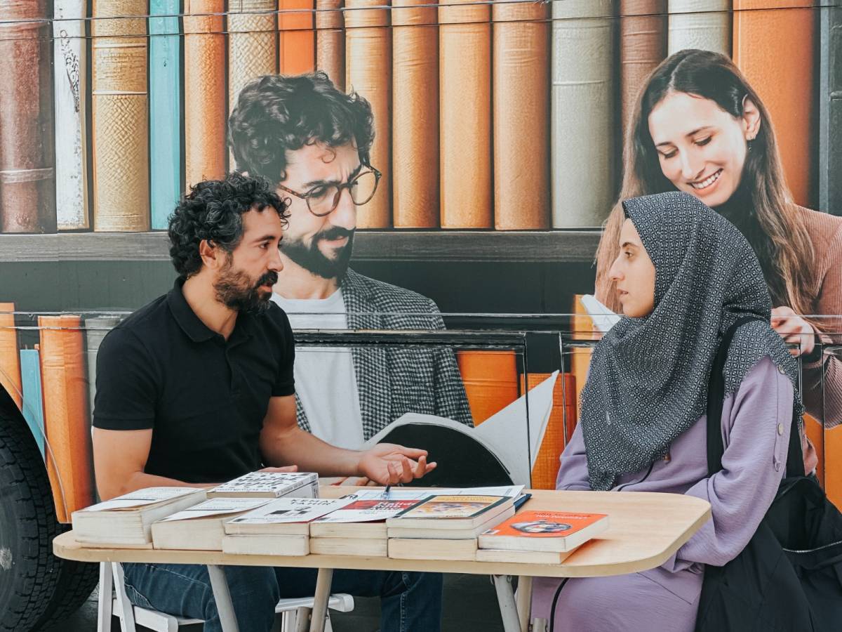 Gezici Kütüphane, Ege Üniversitesi Metro durağında