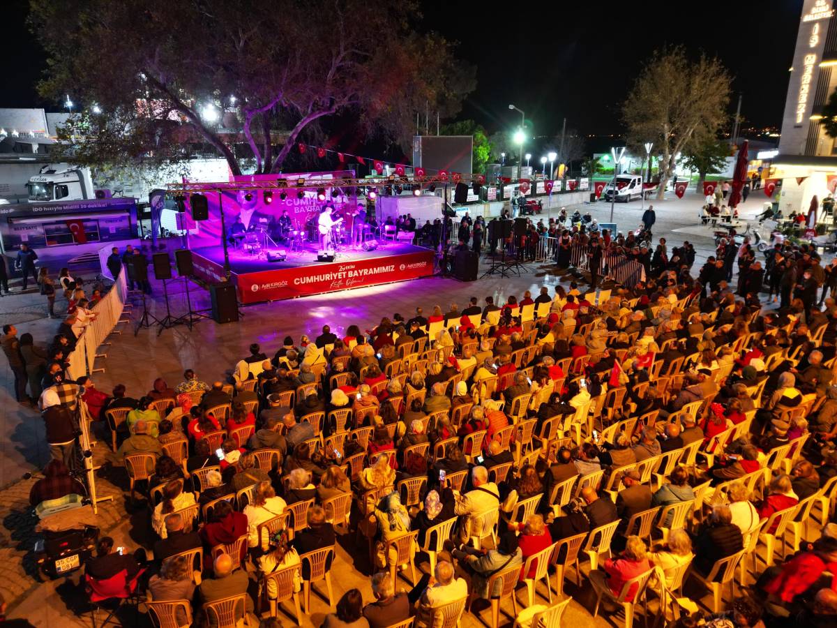Dikili’de Cumhuriyet Bayramı Coşkusu