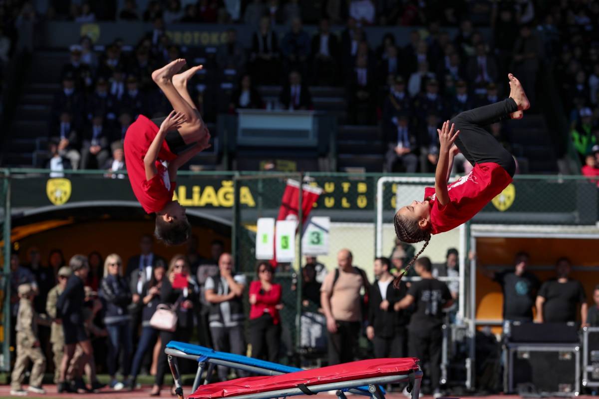 Aliağa Cumhuriyetin 102. Yaşını Kutluyor