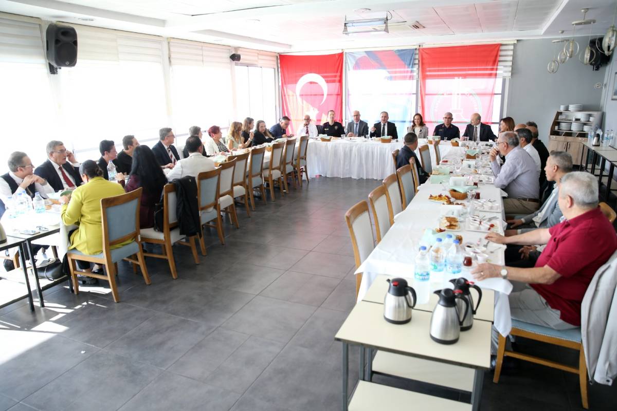 Karşıyaka’da “Muhtarlar Günü” zirvesi!