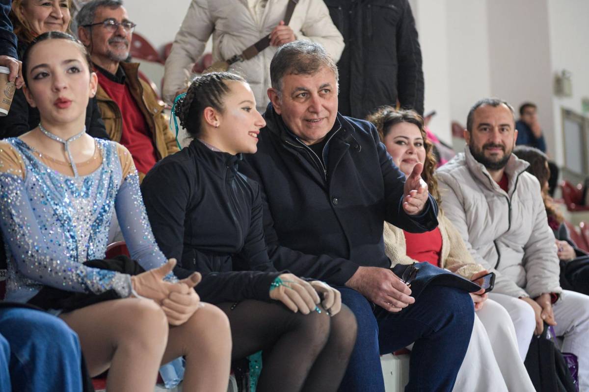 İzmir’in buz pisti yeni döneme hazır