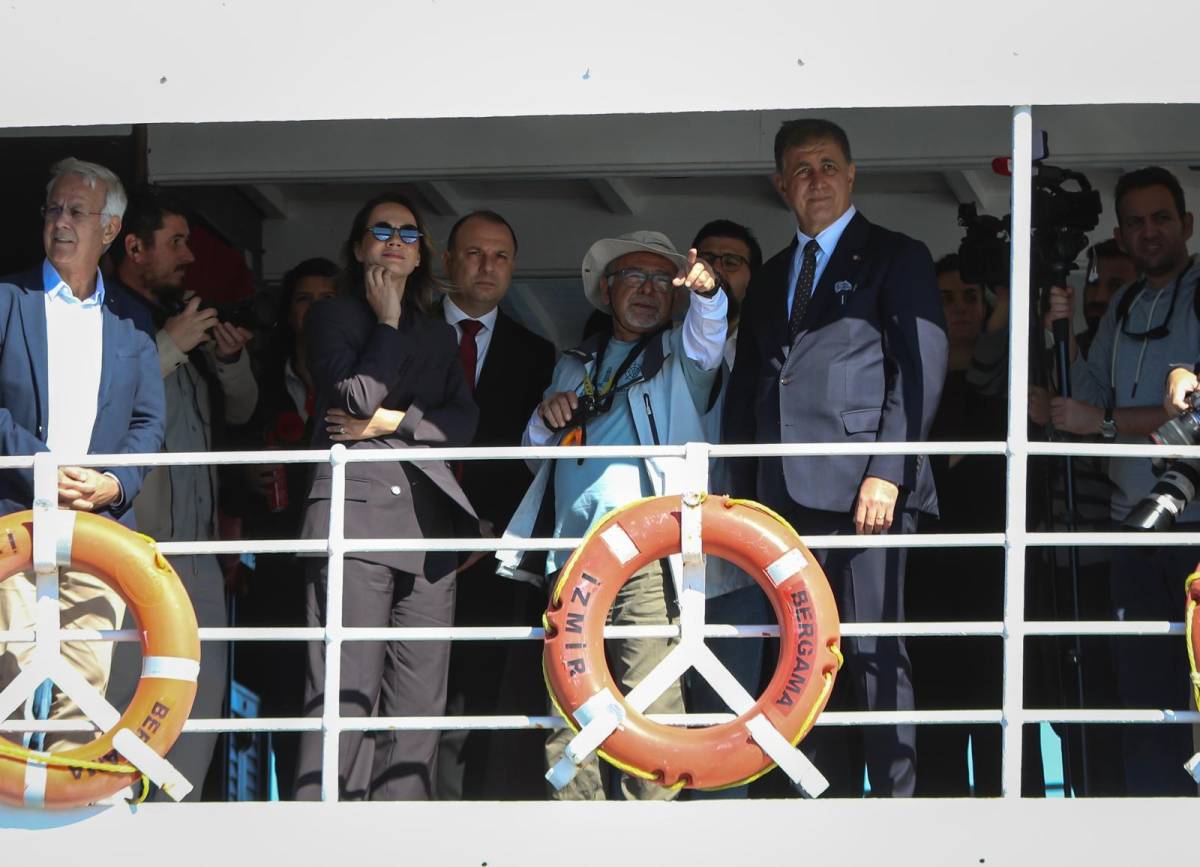 Yelkenler Cumhuriyet coşkusuyla doldu