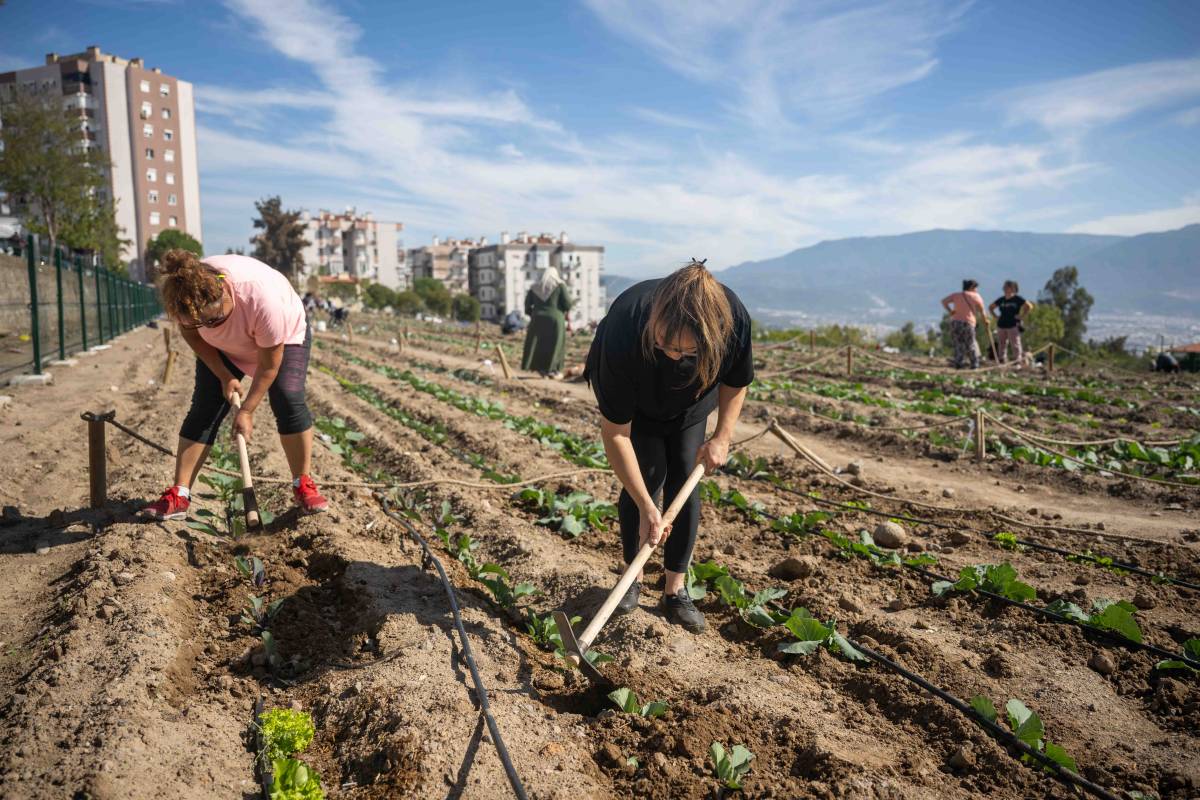 Kadınlar toprakla, Bornova umutla buluşuyor