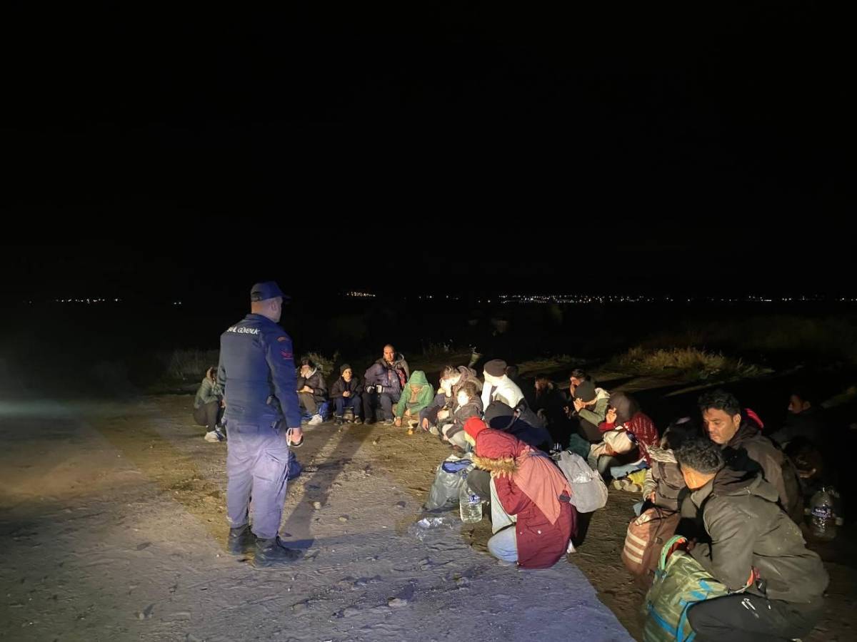 İzmir'de 30 düzensiz göçmen yakalandı