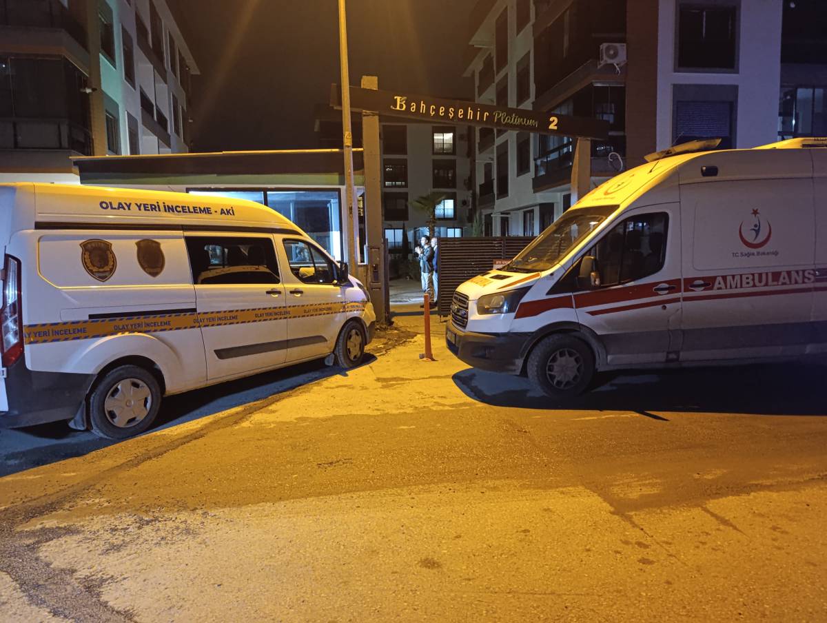 İzmir'de dehşet: Anne ve babasını öldürüp intihar etti
