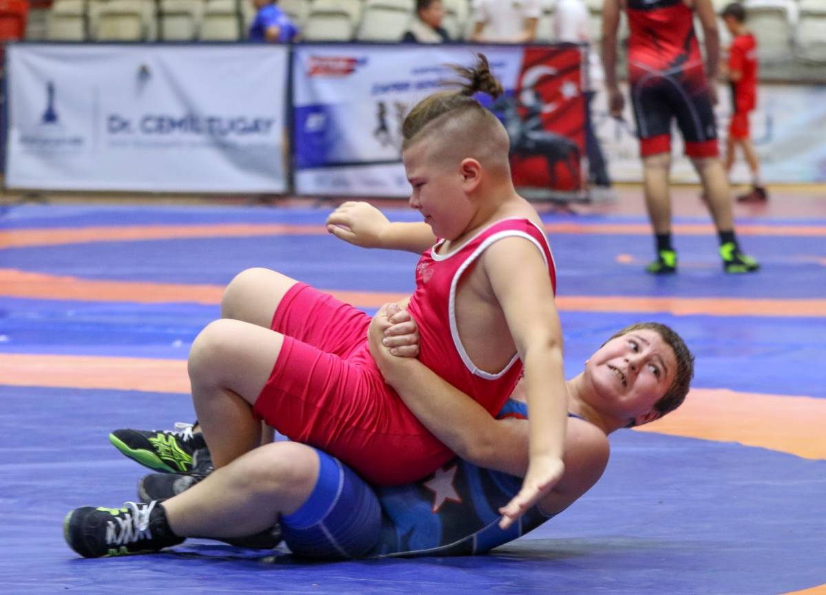 Minik sporcular Cumhuriyet için ter döktü