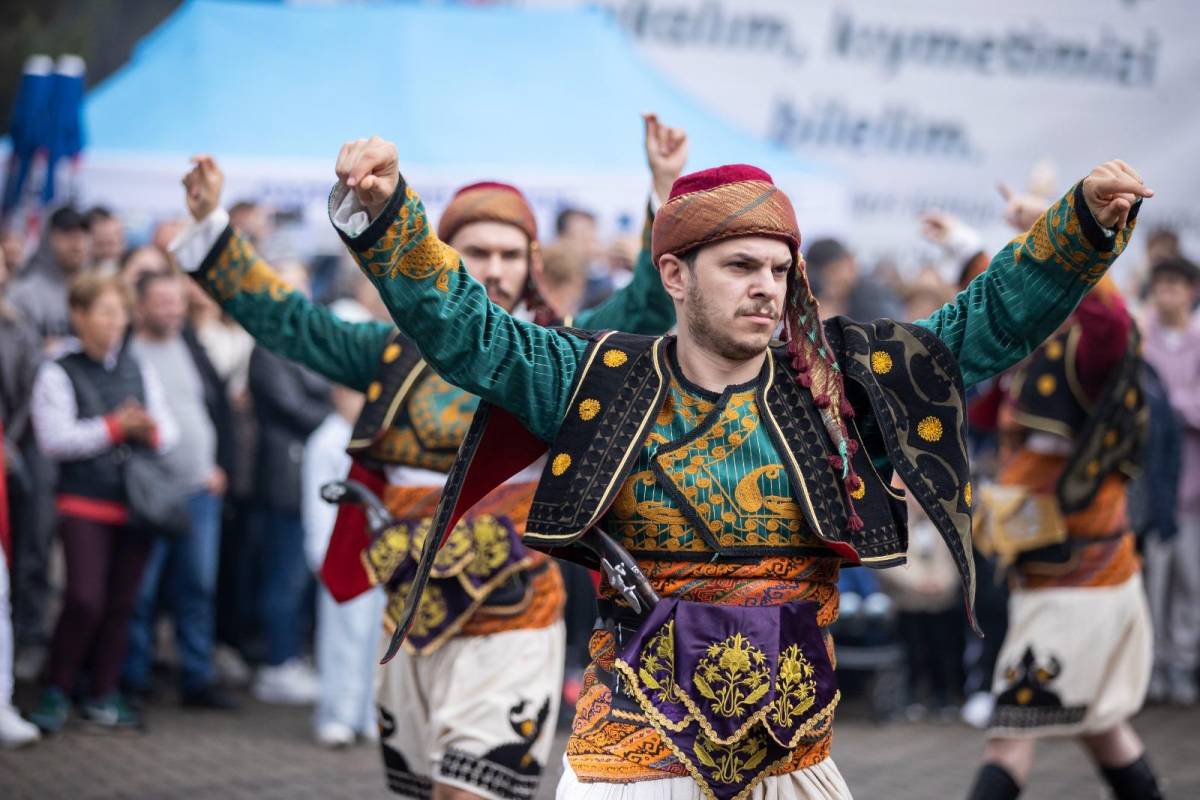 Başkan Tugay 12. Balkan Şenliği’nin açılışını yaptı