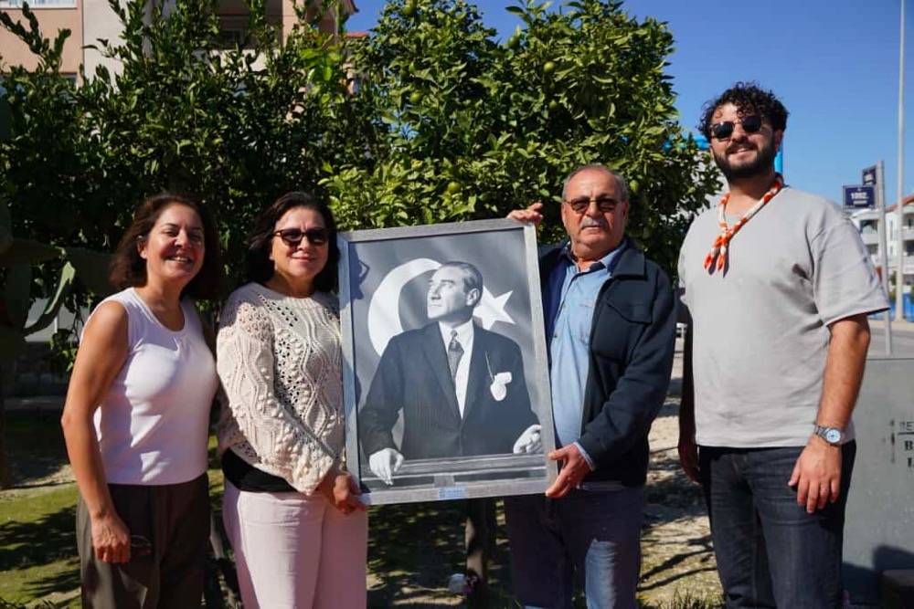 Çeşme Belediyesi’nden Muhtarlar Haftasında anlamlı hediye