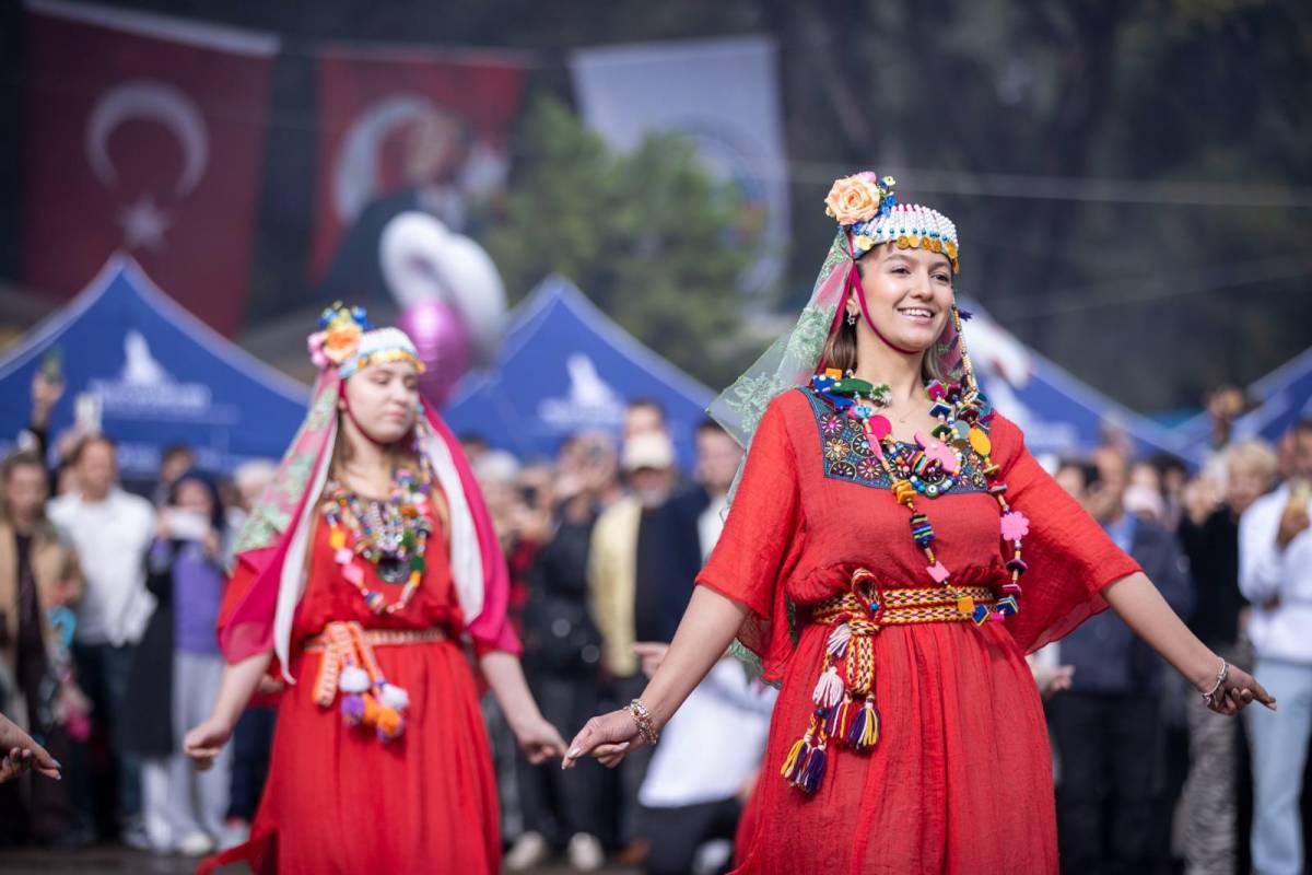Başkan Tugay 12. Balkan Şenliği’nin açılışını yaptı