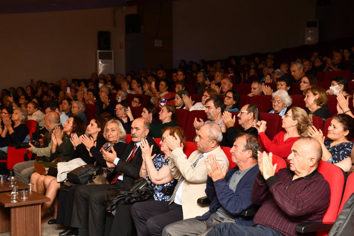 Çiğli’de Duygu Dolu Gece: Aşık Veysel türkülerle anıldı