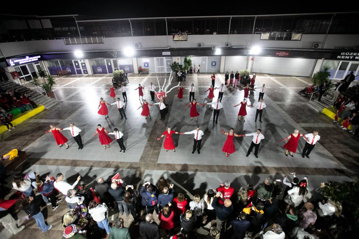 Güzelbahçe’de 102. Yıl coşkusu Kortej ve Konserle Kutlandı