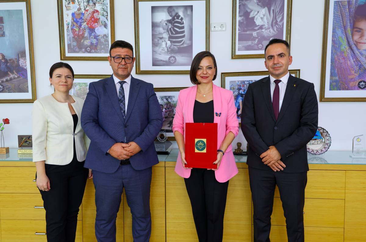 Karabağlar Belediyesi işçisinin emekçisinin yanında