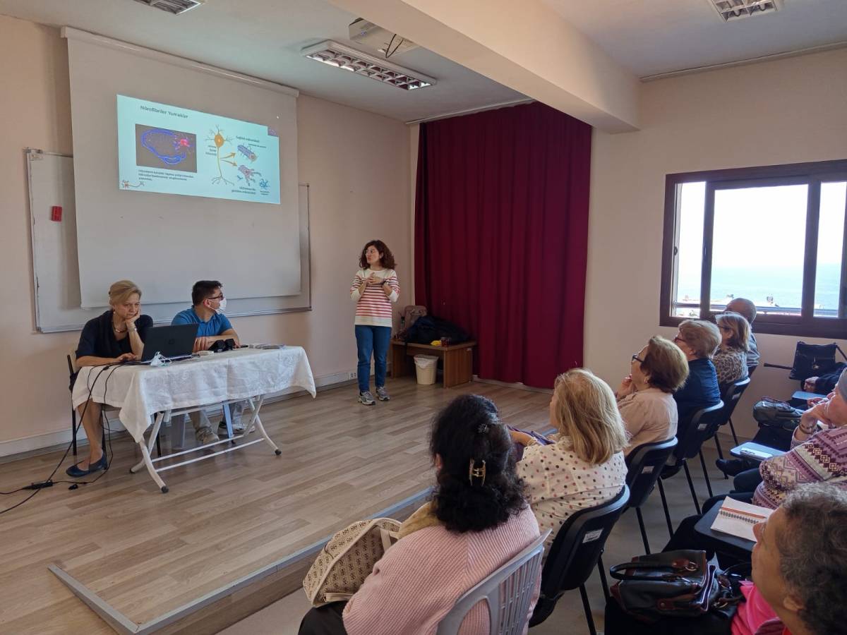Konak’ın İleri Yaş Merkezi’nde seminerler devam ediyor