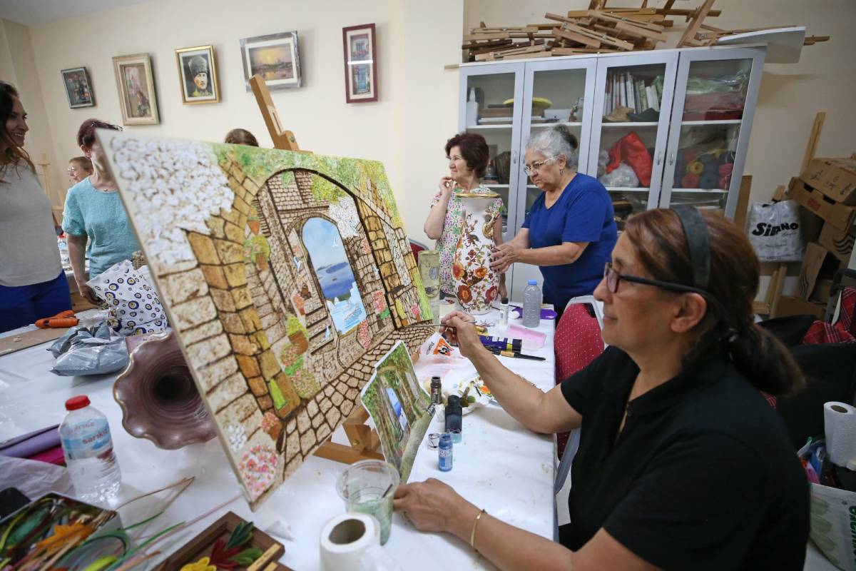 Karşıyaka Belediyesi’nden kadın istihdamına destek