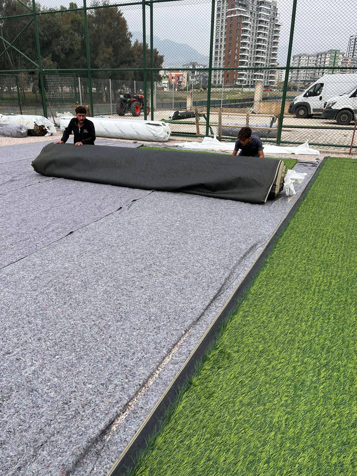 Büyükşehir’den gençlere beş yeni halı saha