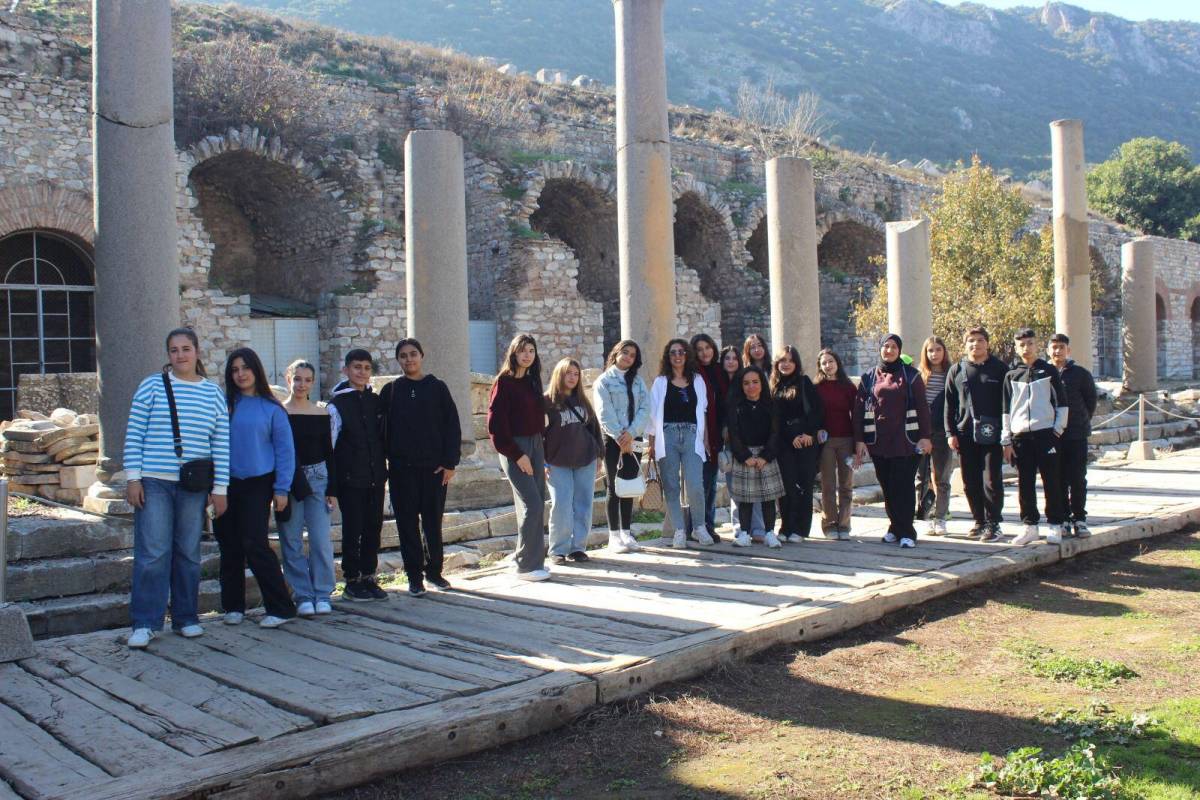 Büyükşehir’den öğrencilere tarih ve müzik molası