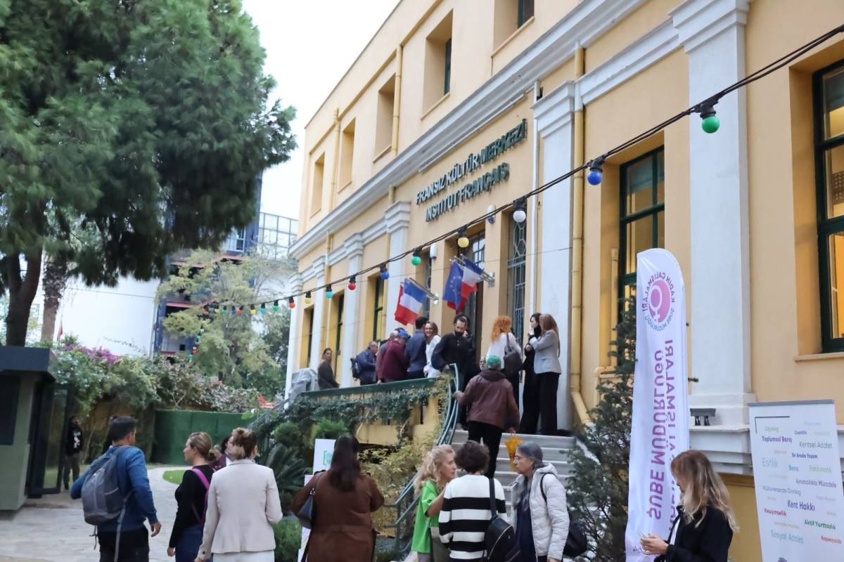 İzmir’de kadınlar şiddete karşı yürüyecek