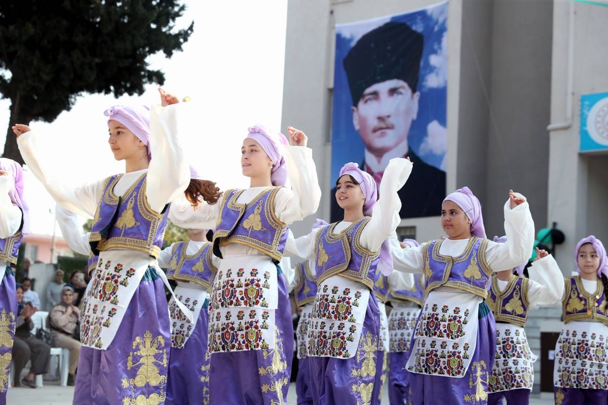 Minik Eller Zeytinle Buluştu