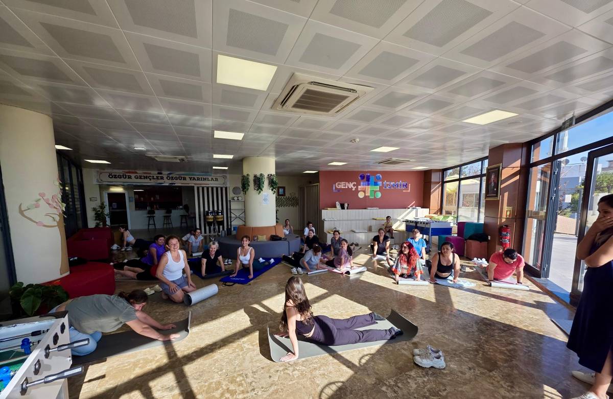 İzmirli gençler için yoga saati