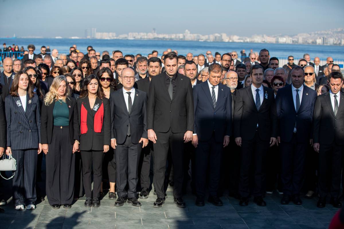 CHP İzmir Ata’sını andı