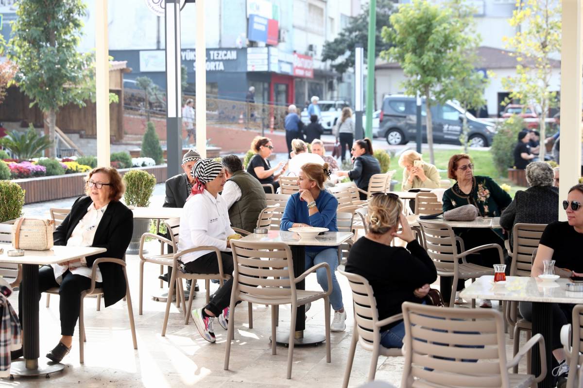 Aliağa’nın Yeni Sosyal Buluşma Noktasına Büyük İlgi