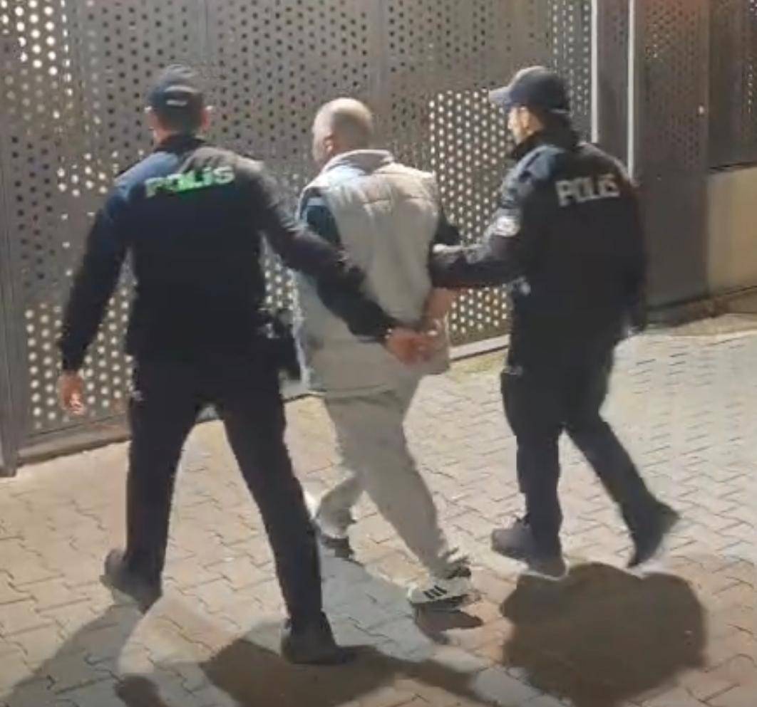 İzmir'de aranan firari şahıs polisten kaçamadı