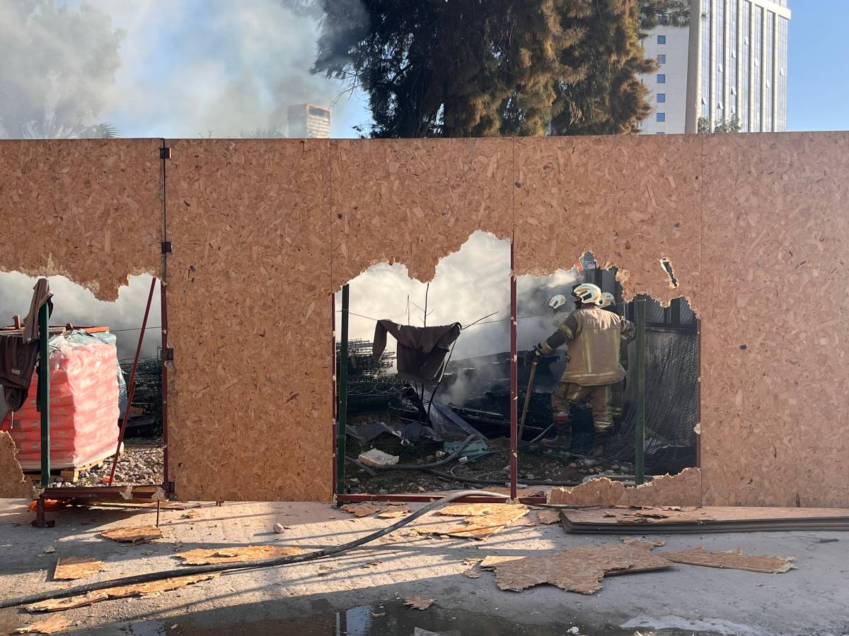 İzmir'de şantiyede yangın