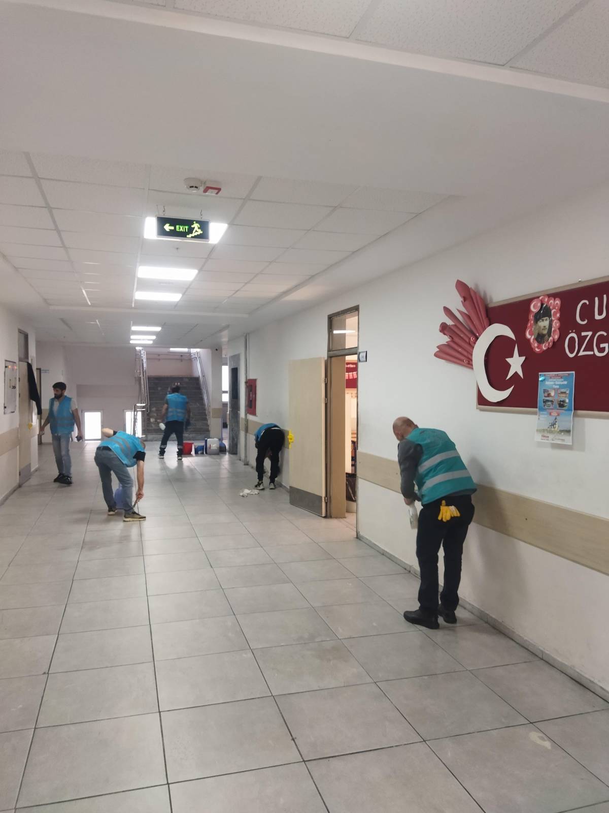 Denetimli serbestlik yükümlüleri, ara tatilde okulları yeniledi