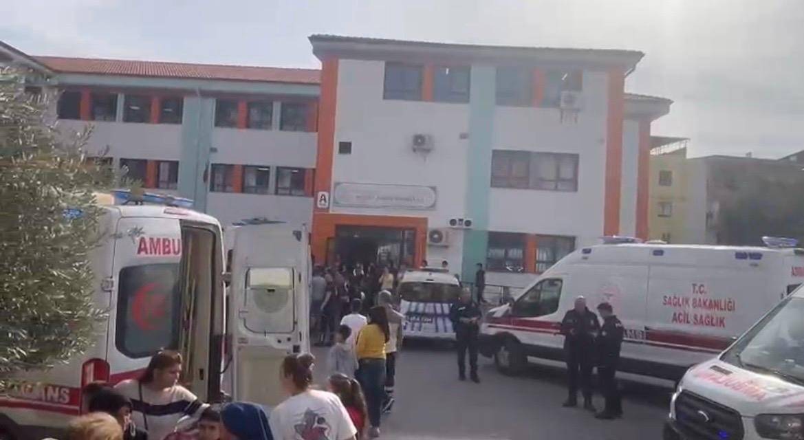 Sınıfın içinde yangın tüpü sıktılar