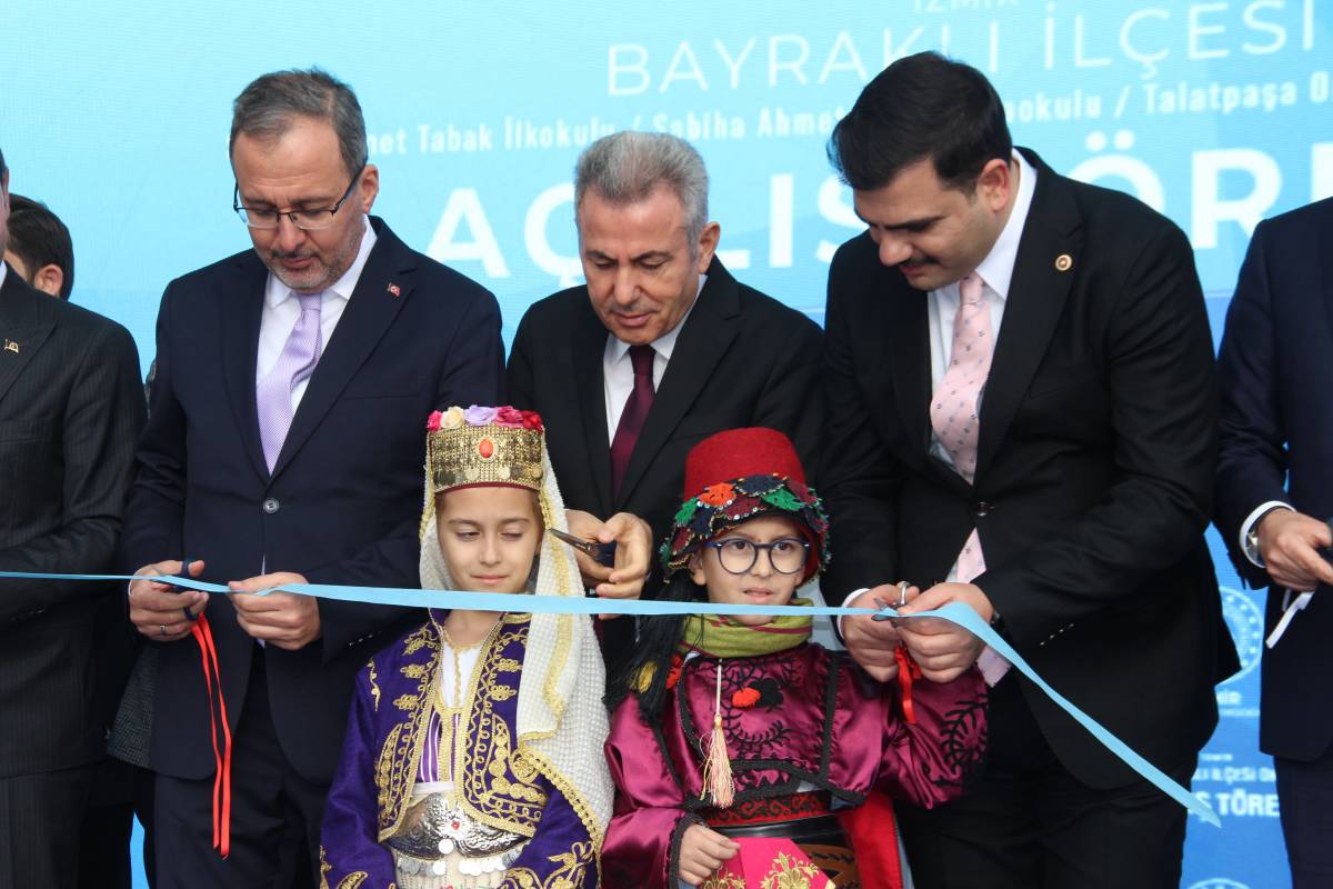 Depremde hasar gören 4 okul yeni yapılıp eitime açıldı