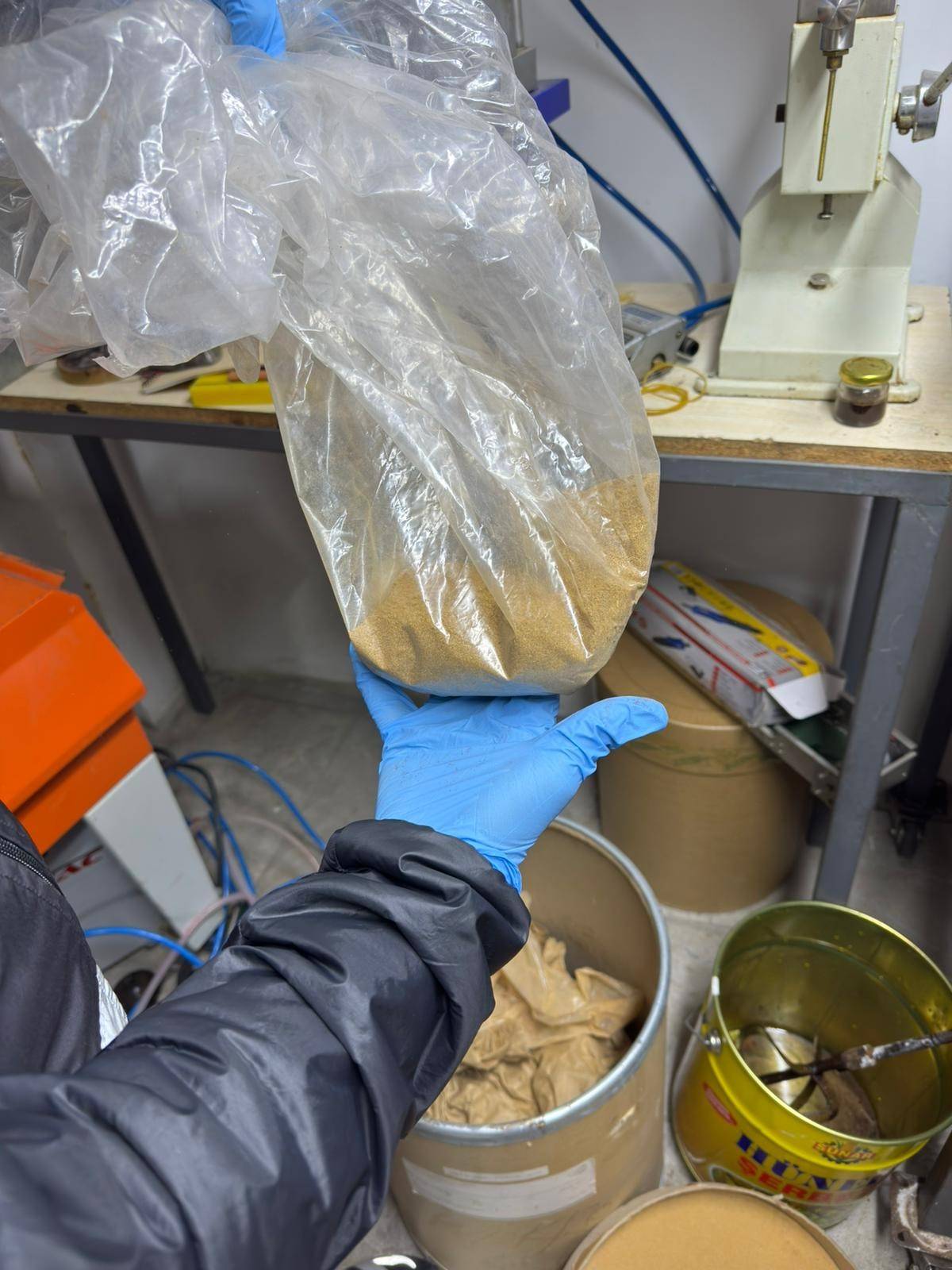 İzmir'de 15 milyon liralık kaçakçılık operasyonu