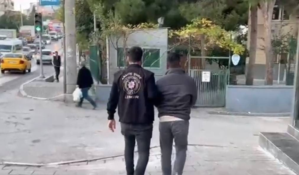 İzmir'de şafak operasyonu