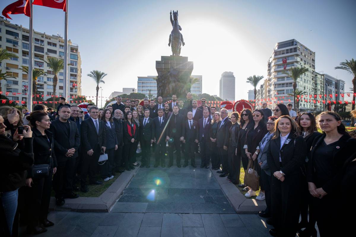 CHP İzmir Ata’sını andı