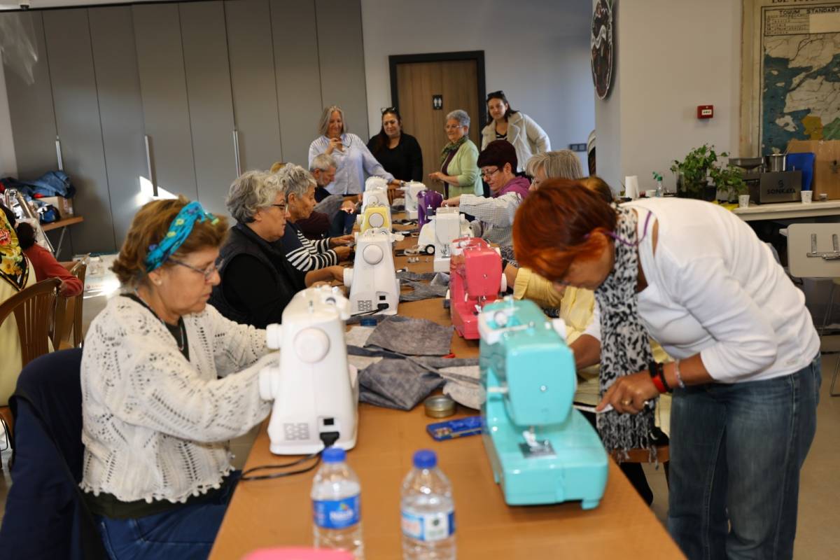 EFES SELÇUK’TA KADINLAR DİKİŞ ATÖLYESİNDE BULUŞTU