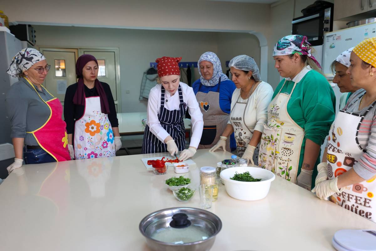 Bucalı Kadınlar Evka-1 Semt Evi’nde Dünya Mutfağıyla Buluşuyor