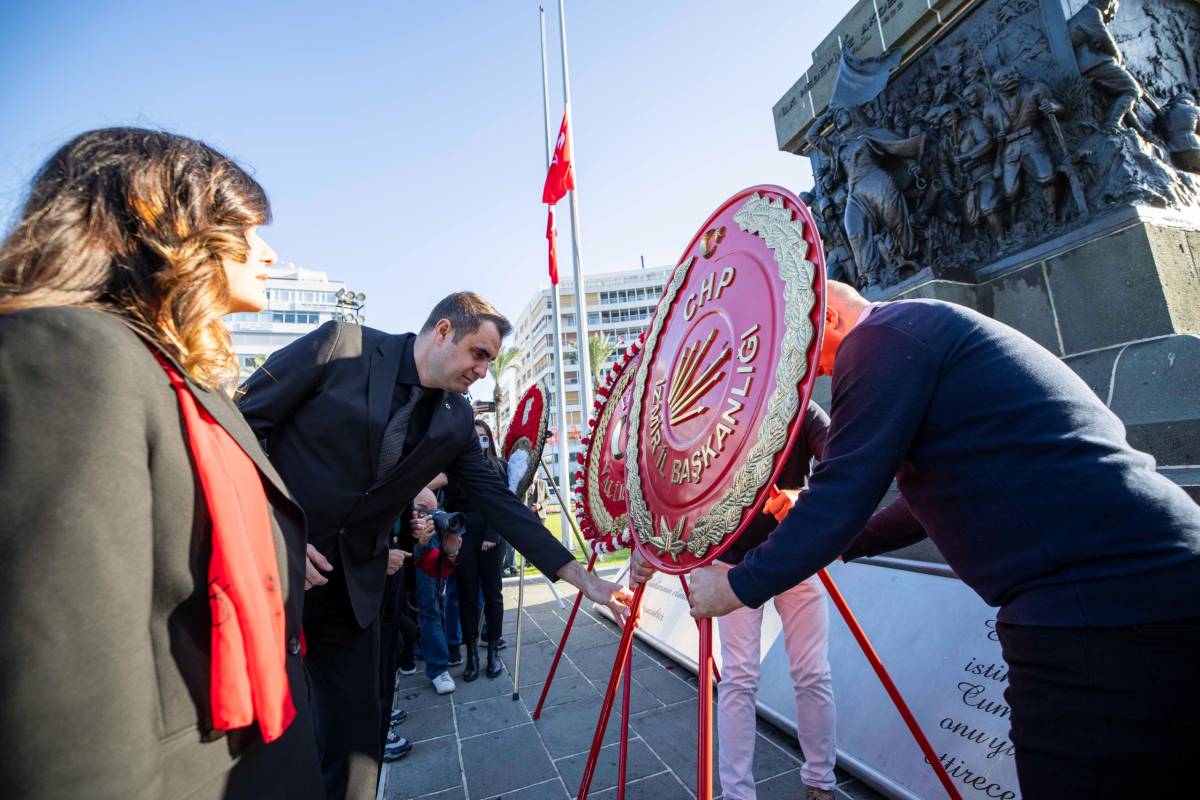 CHP İzmir Ata’sını andı