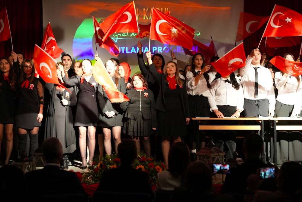 Çeşme Belediyesinden öğretmenlere anlamlı 24 Kasım hediyesi