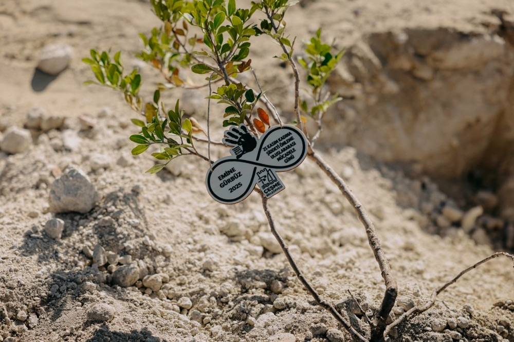 Çeşme’de 411 fidan, binlerce adım, tek bir söz