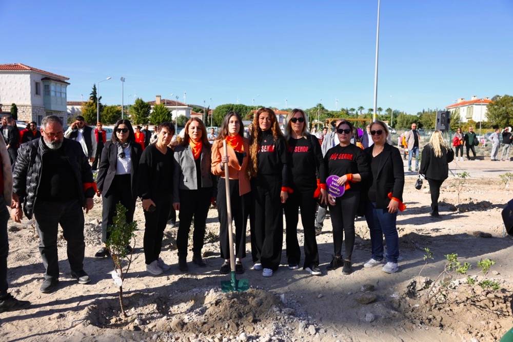 Çeşme’de 411 fidan, binlerce adım, tek bir söz