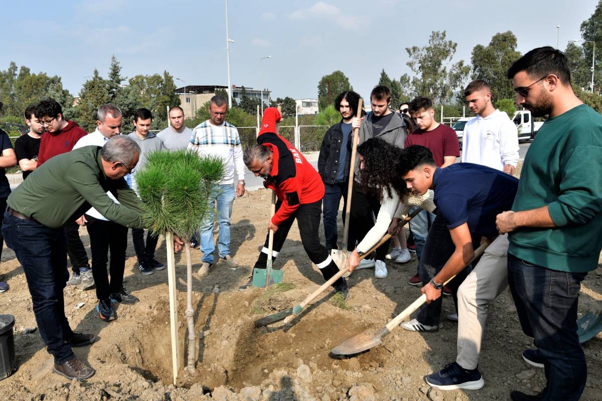 Gençlerin eliyle daha yeşil bir Bornova