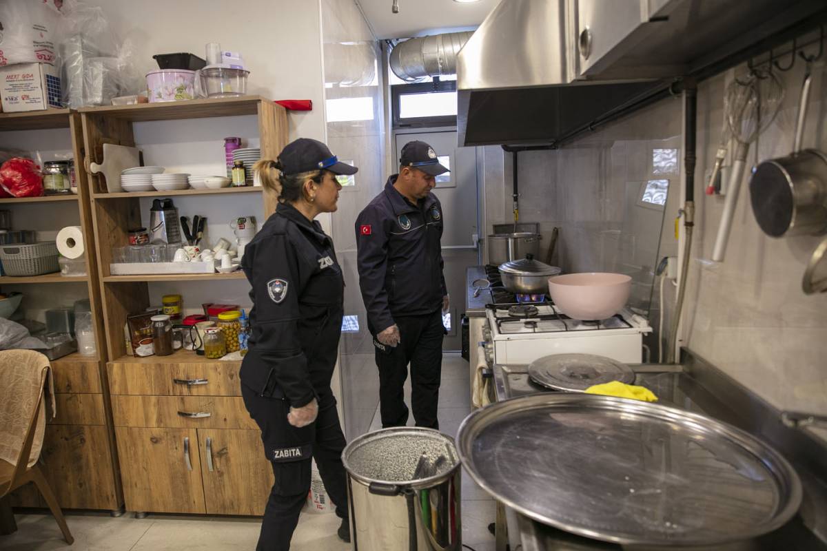 Güzelbahçe zabıtasından restoranlara sıkı denetim