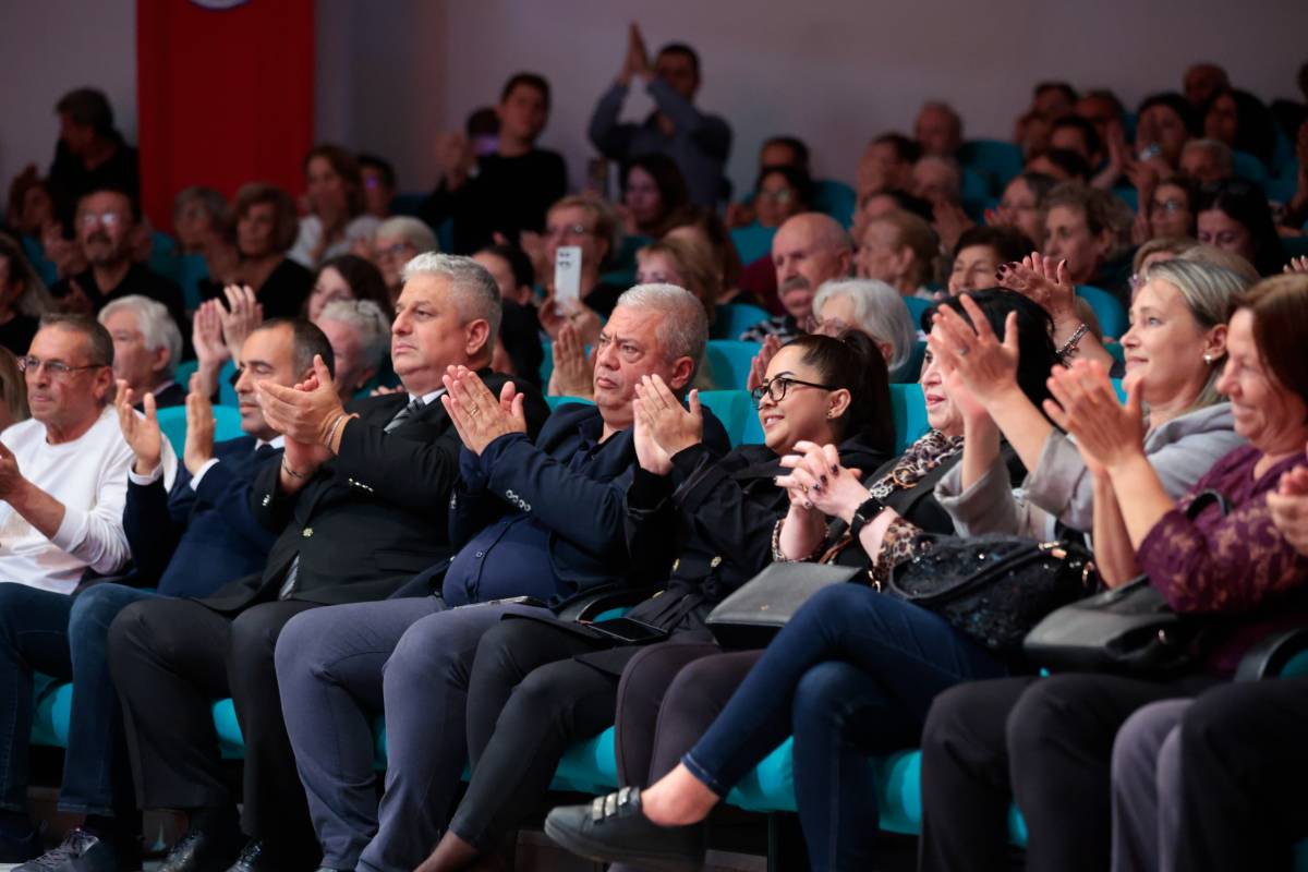 Konak’ta şarkılar Ata için söylendi