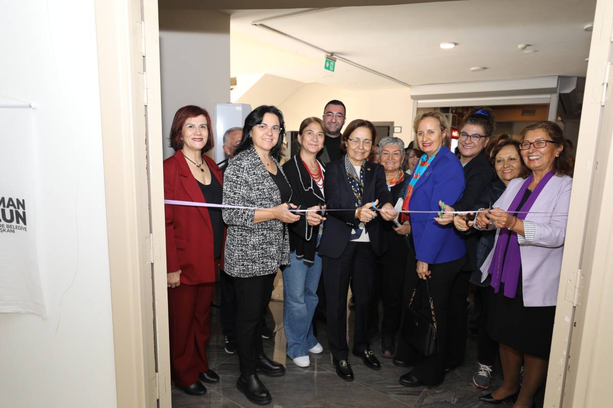 Narlıdere'de kadınlar şiddete karşı seslerini edebiyatla yükseltti