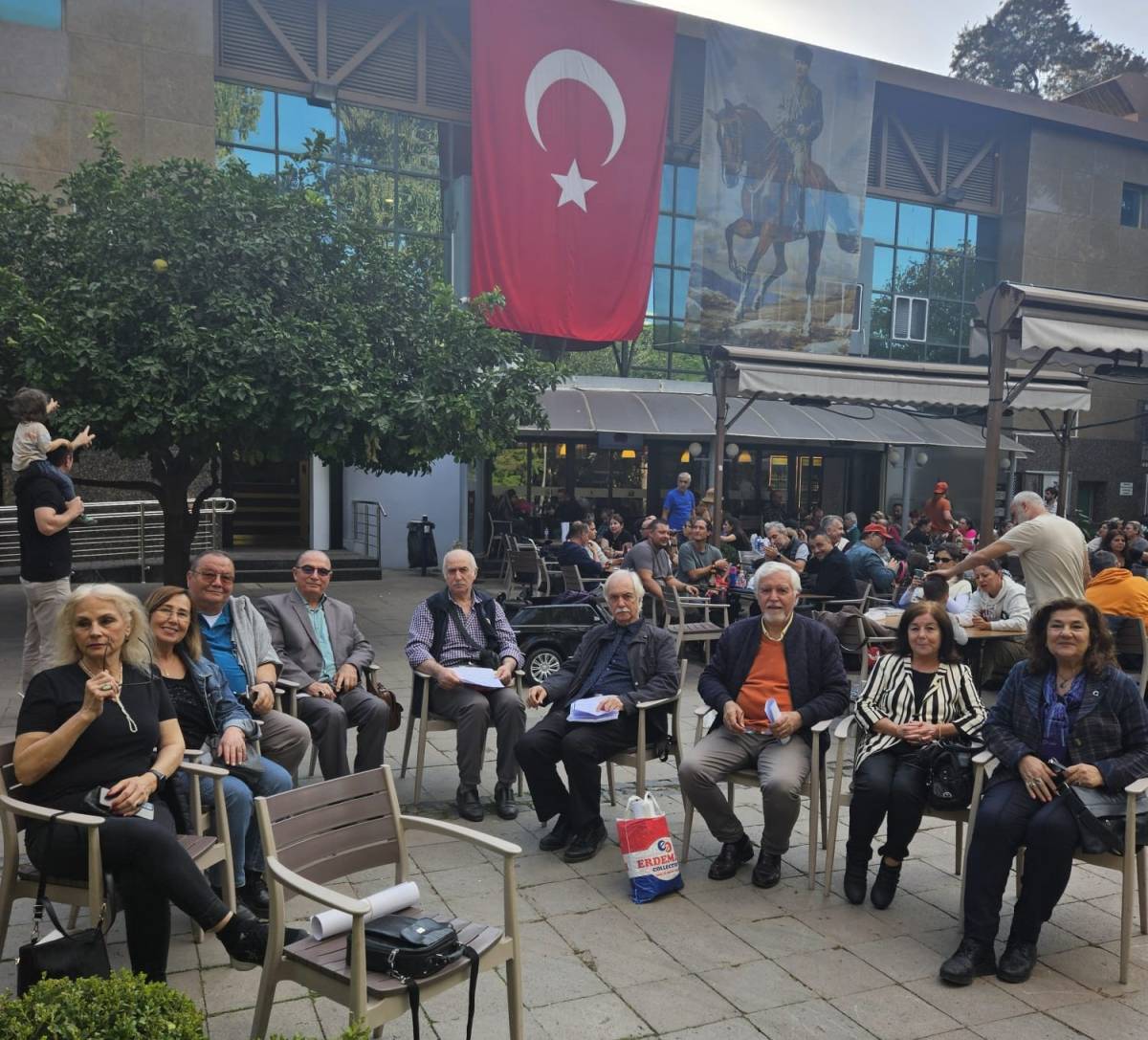 İzmirli şairler Atatürk fotoğrafları sergisindeydi