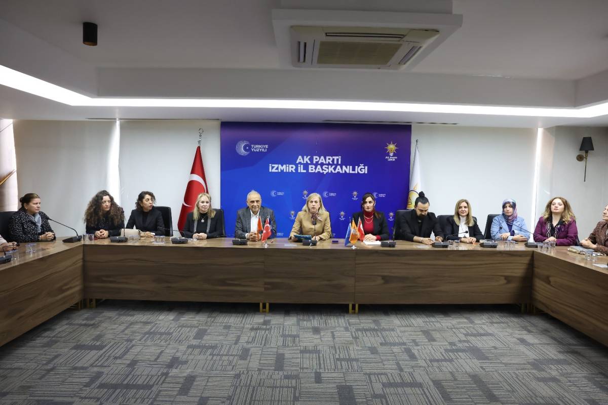 AK Kadın İzmir'den, 25 Kasım açıklaması
