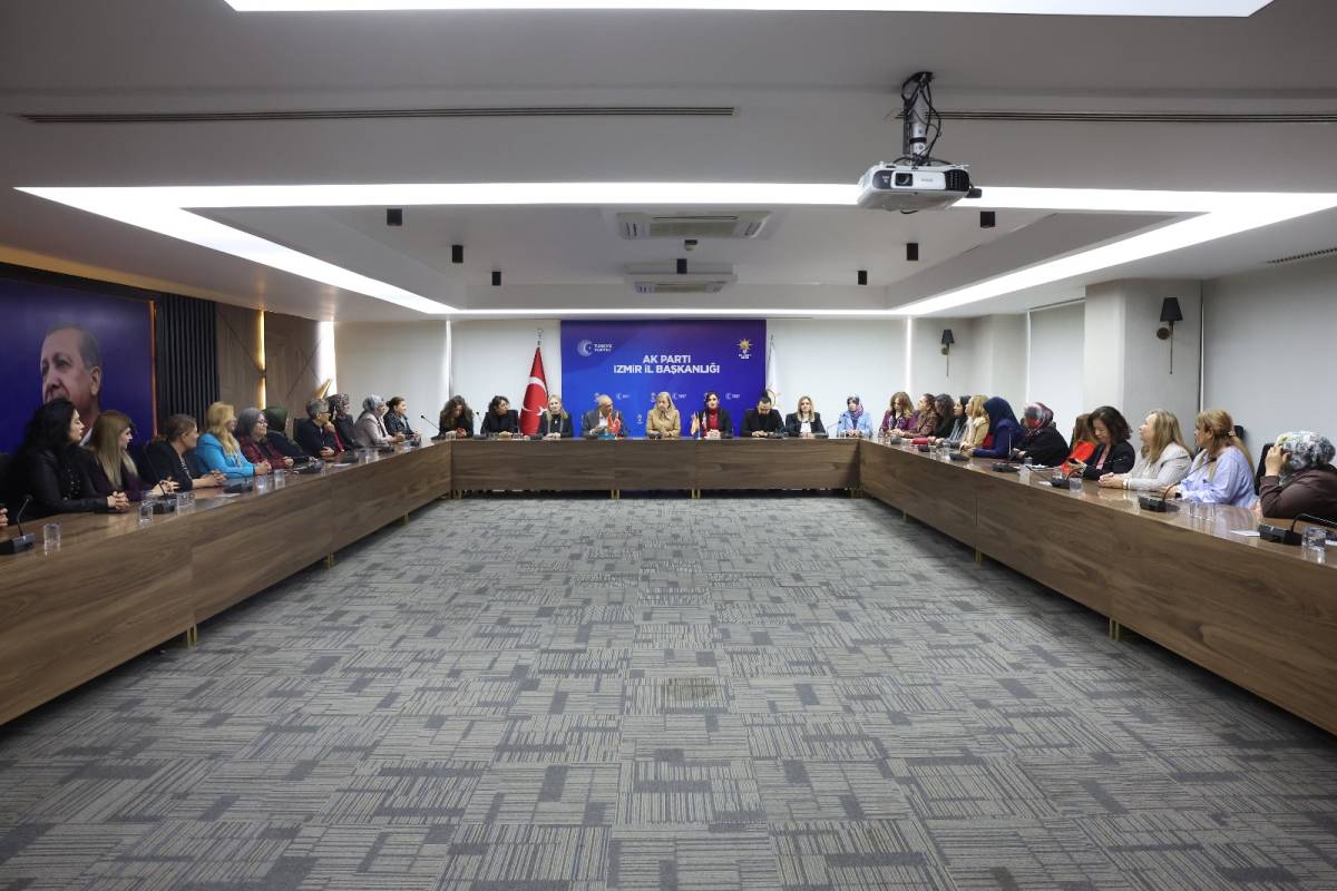 AK Kadın İzmir'den, 25 Kasım açıklaması